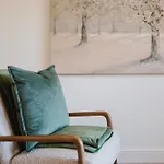 Corner House - Bright 2 Bed In Cheltenham