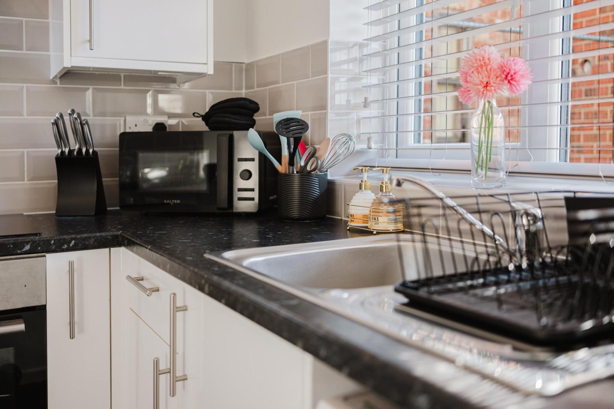 Corner House - Bright 2 Bed In Apartamento
