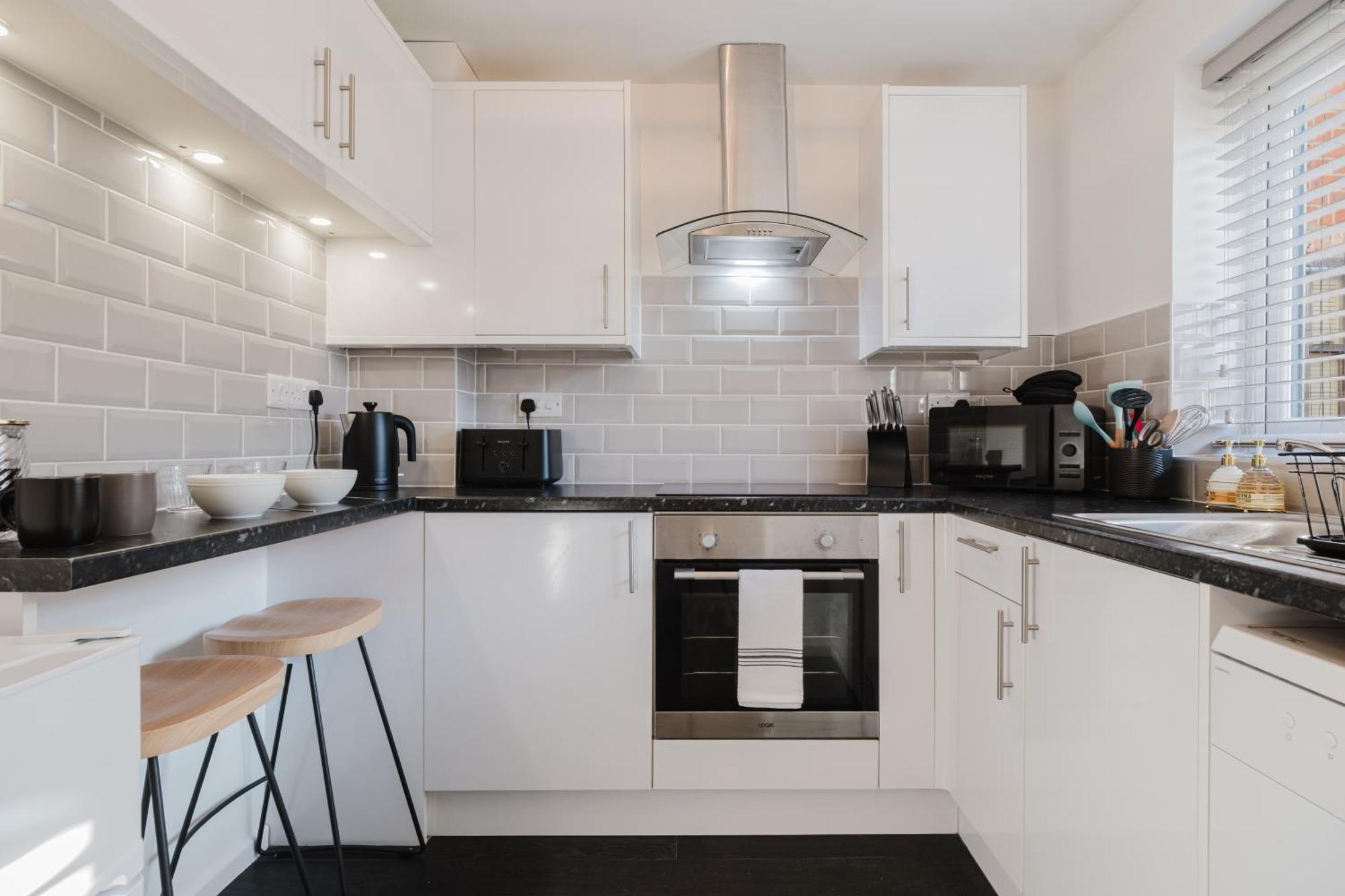 Corner House - Bright 2 Bed In Cheltenham